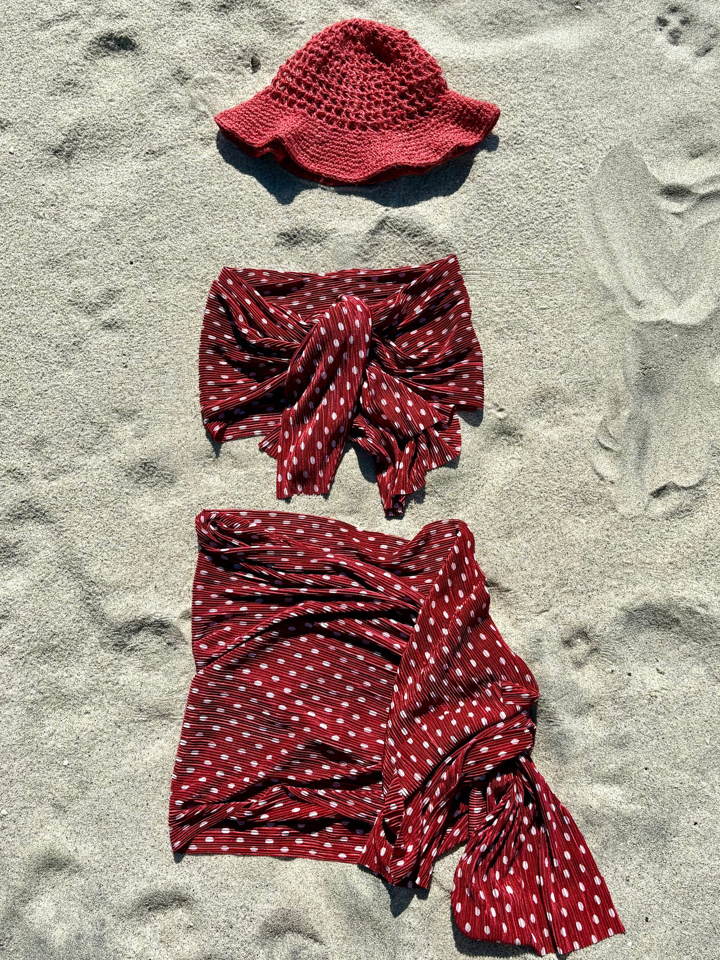 Top de vestir Oahu- Plisado en vino con lunares